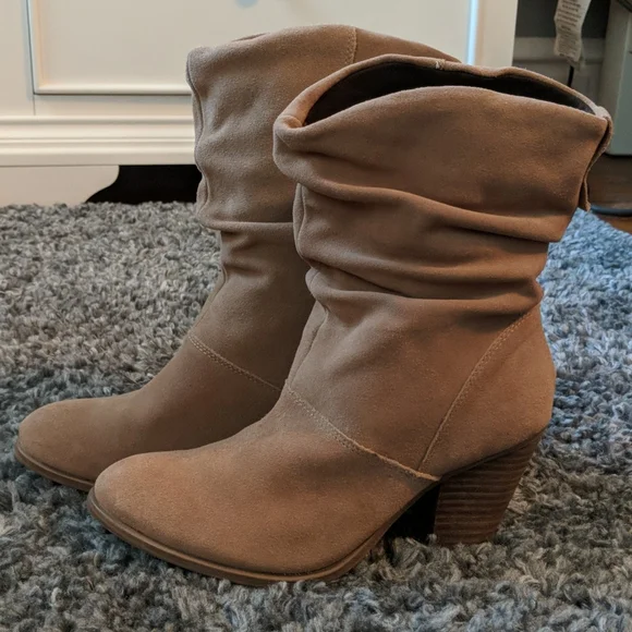 ALDO pull on suede boots - Picture 2 of 8